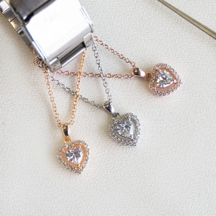 Upakarna Heart Watch Charm Charm Necklaces